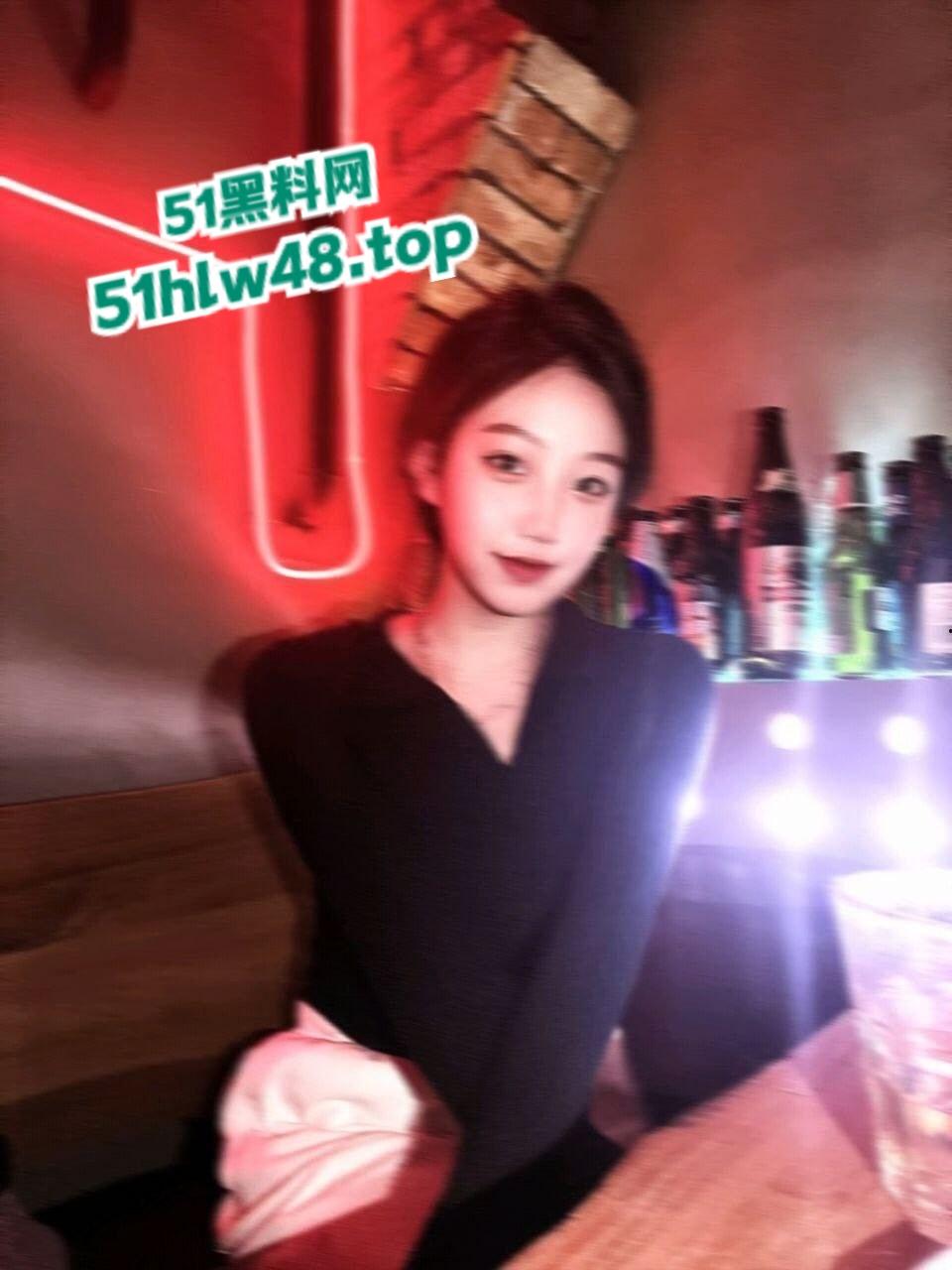 武汉大学音乐老师【张小岚】在学校楼道深喉口交浓精射满一嘴太刺激了! 第8张 武汉大学音乐老师【张小岚】在学校楼道深喉口交浓精射满一嘴太刺激了! 第8张