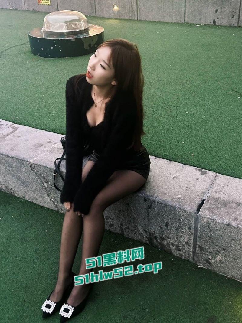 骚货【陈佳怡】惨遭男友曝光,男友联手同学双人不断狂操3P性爱视频流出,骚货淫水床上狂喷! 第1张 骚货【陈佳怡】惨遭男友曝光,男友联手同学双人不断狂操3P性爱视频流出,骚货淫水床上狂喷! 第1张