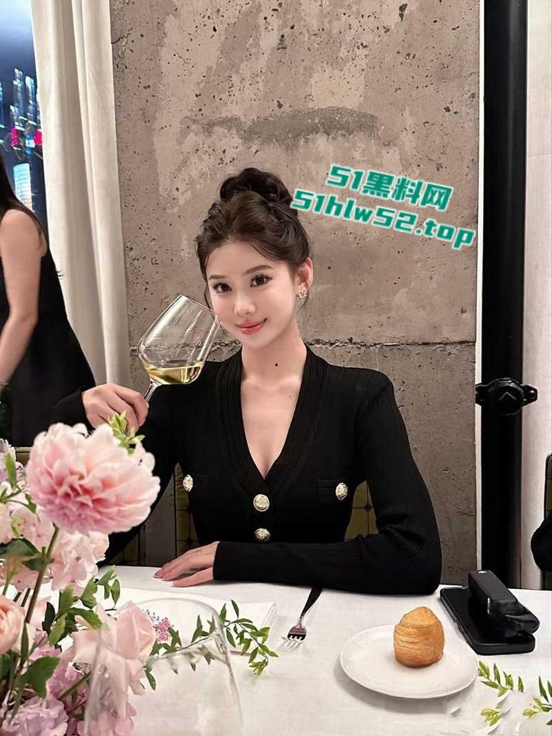 高颜值反差母狗【王舒曼】极品身材露脸骚婊,酒店口交金主爸爸被疯狂后入爆操做爱视频曝光! 第3张 高颜值反差母狗【王舒曼】极品身材露脸骚婊,酒店口交金主爸爸被疯狂后入爆操做爱视频曝光! 第3张