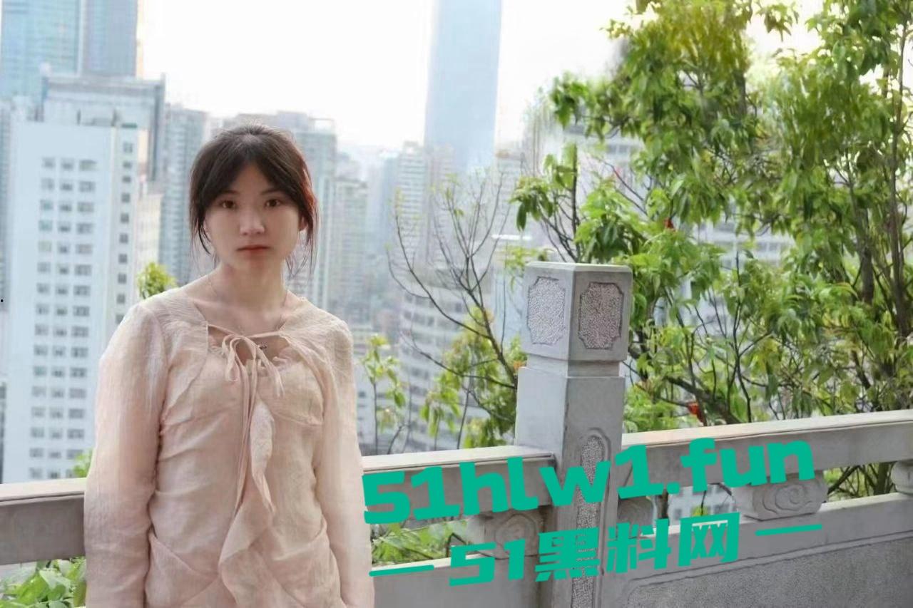 贵州财经商务英语大一妹子【常雪】私密视频流出，清纯外表反差巨大，这骚操作真没看出来！  第2张