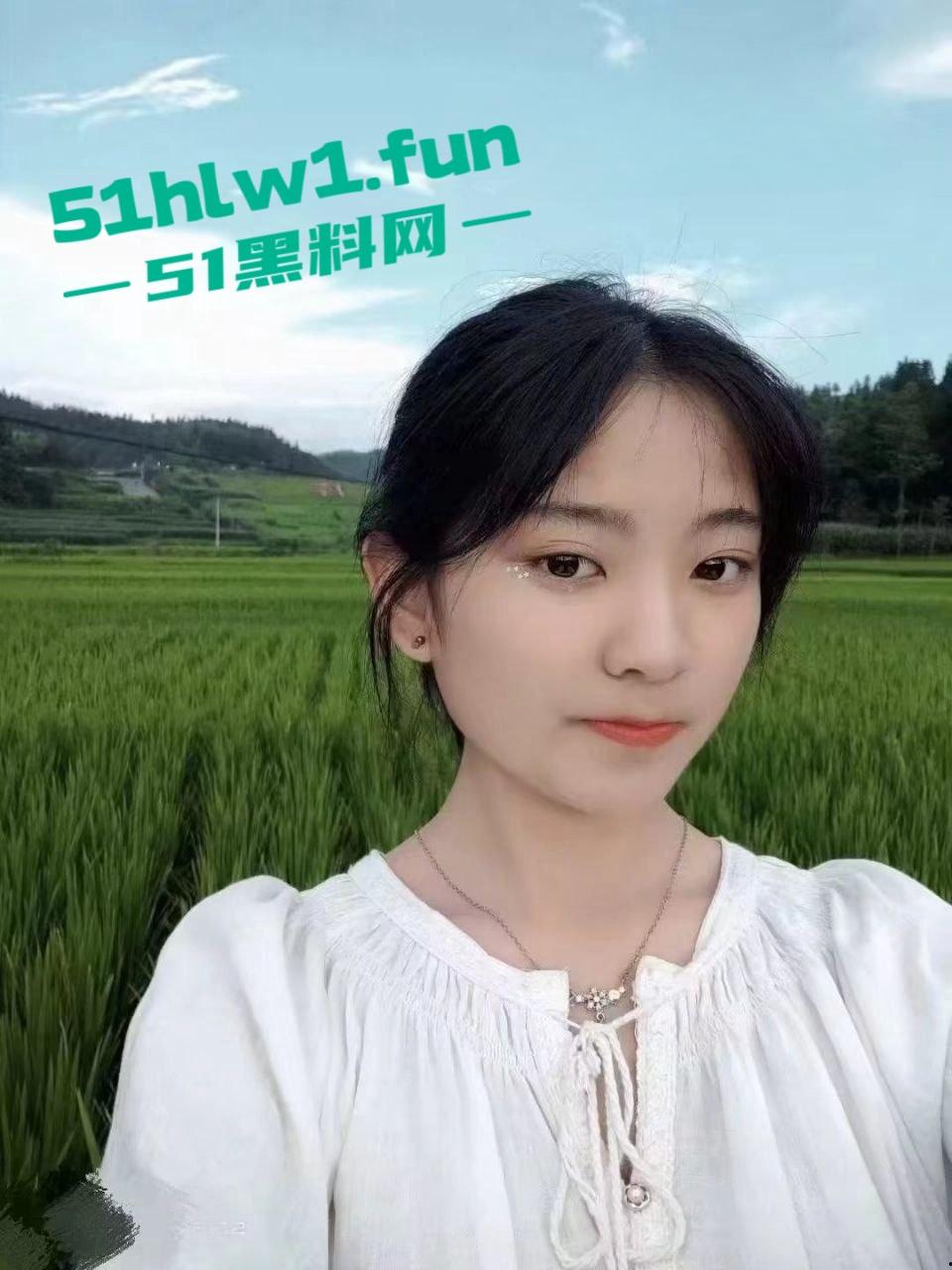 贵州财经商务英语大一妹子【常雪】私密视频流出，清纯外表反差巨大，这骚操作真没看出来！  第7张