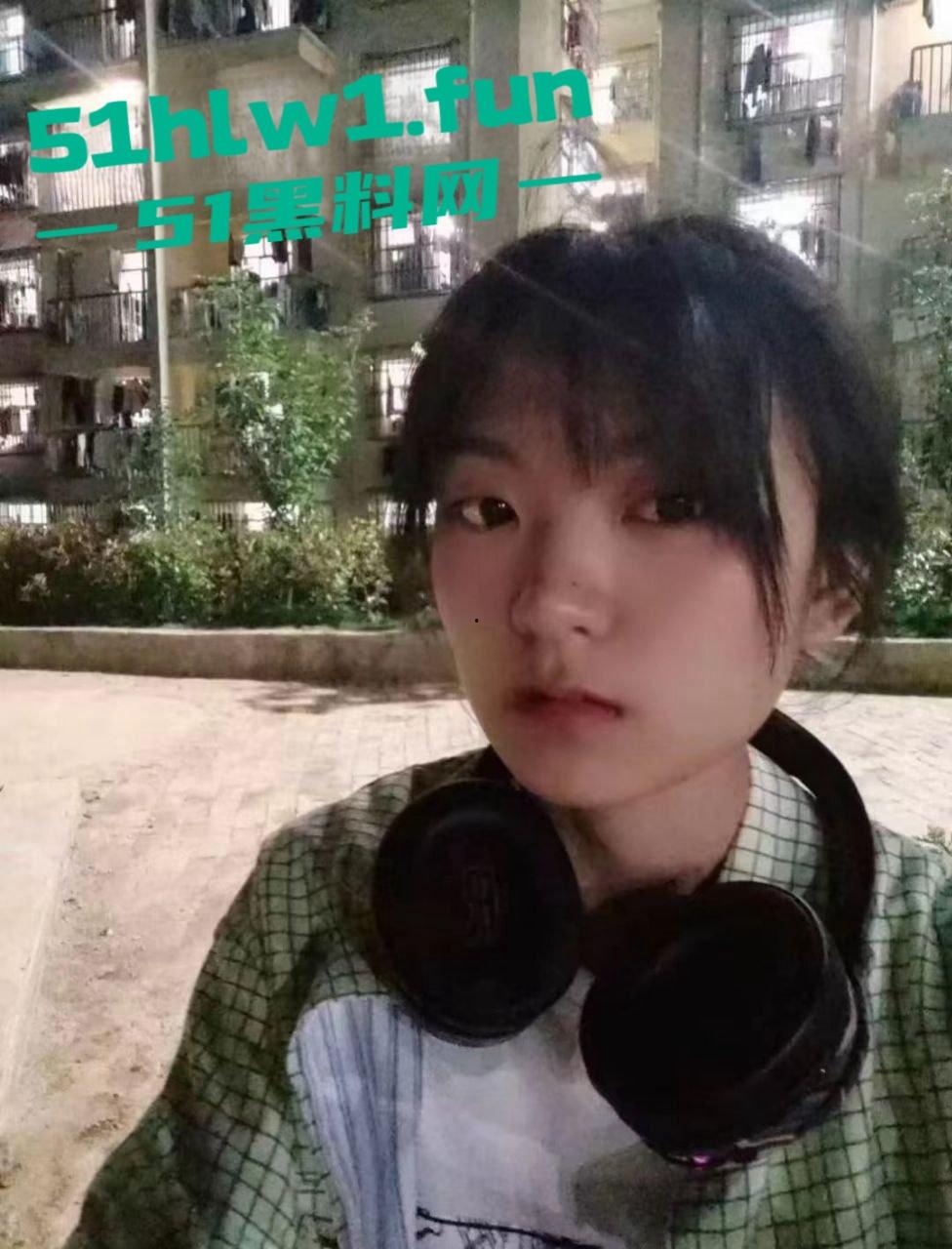 贵州财经商务英语大一妹子【常雪】私密视频流出，清纯外表反差巨大，这骚操作真没看出来！  第8张