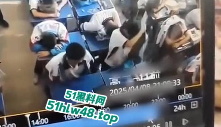 广州市第七中学【胡梦玲】上课主动给同桌手淫，监控下记录被曝光，小年轻又骚又胆大完全控制不了。  第4张