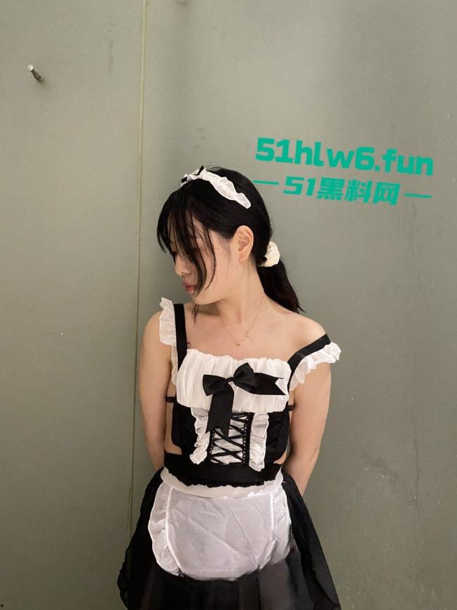 金主大哥在职校包养高颜值女学生,洗脑调教玩弄女仆装,虽无胸但听话被当母狗也愿意! 第5张 金主大哥在职校包养高颜值女学生,洗脑调教玩弄女仆装,虽无胸但听话被当母狗也愿意! 第5张