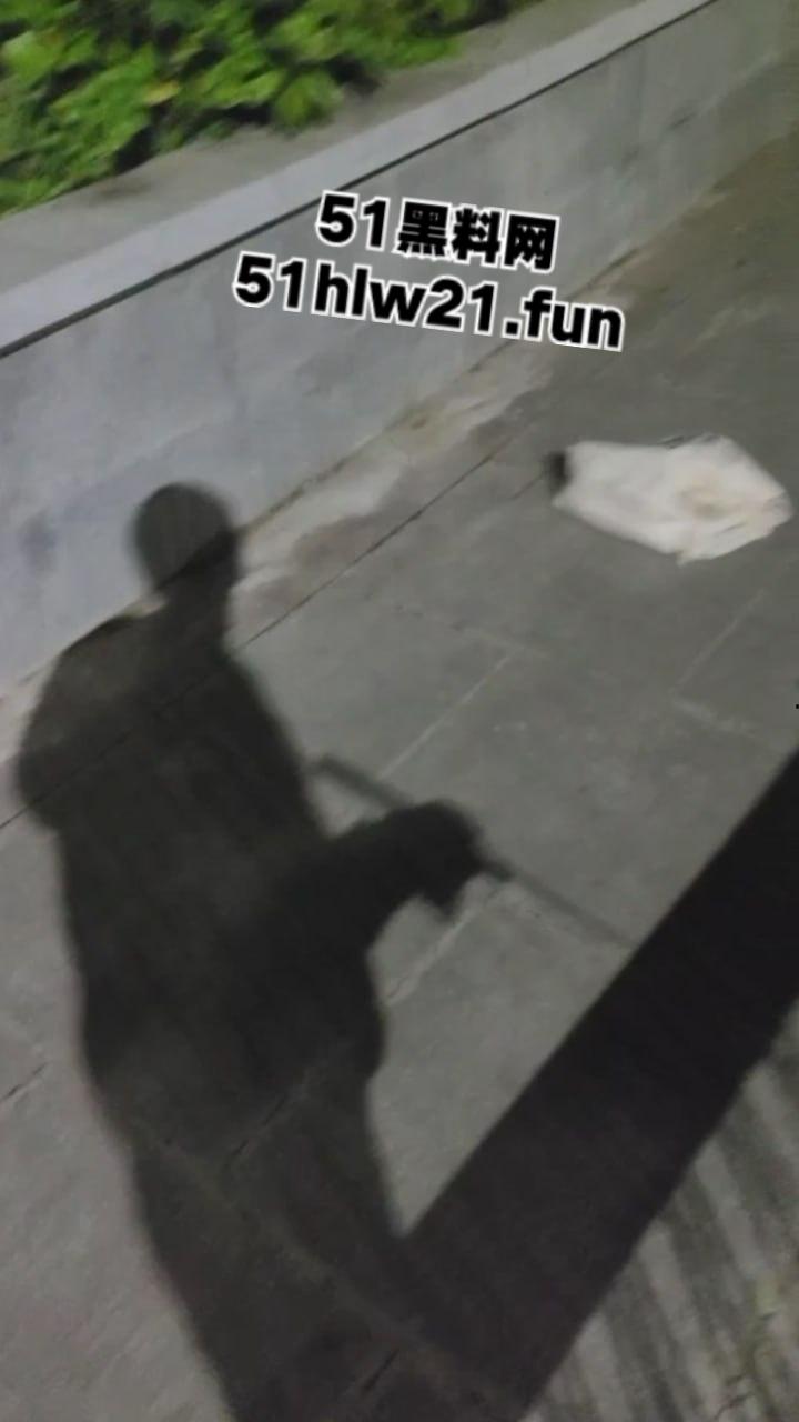 钓鱼佬夜钓惊现尸体,大长腿女尸钓鱼佬也太神奇,除了鱼钓不到以外什么都能钓到! 第1张 钓鱼佬夜钓惊现尸体,大长腿女尸钓鱼佬也太神奇,除了鱼钓不到以外什么都能钓到! 第1张