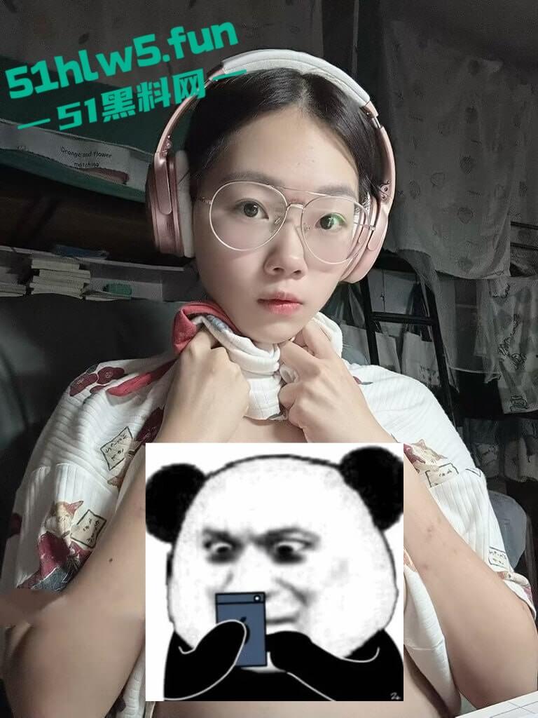 反差眼镜娘【苏亦彤】极品身材性感美女,经常自拍裸体勾引男友结果反被渣男装逼泄露。 第10张 反差眼镜娘【苏亦彤】极品身材性感美女,经常自拍裸体勾引男友结果反被渣男装逼泄露。 第10张