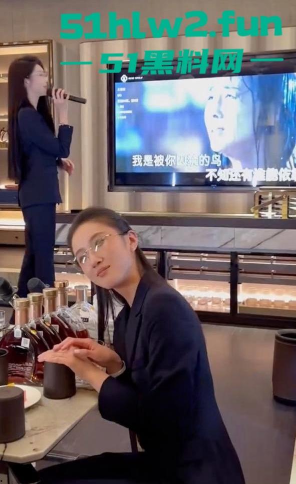 职业装KTV行政小妹你看了吗，带你领略当下最流行的顶级颜值陪酒小妹跪式服务包你满意！  第3张