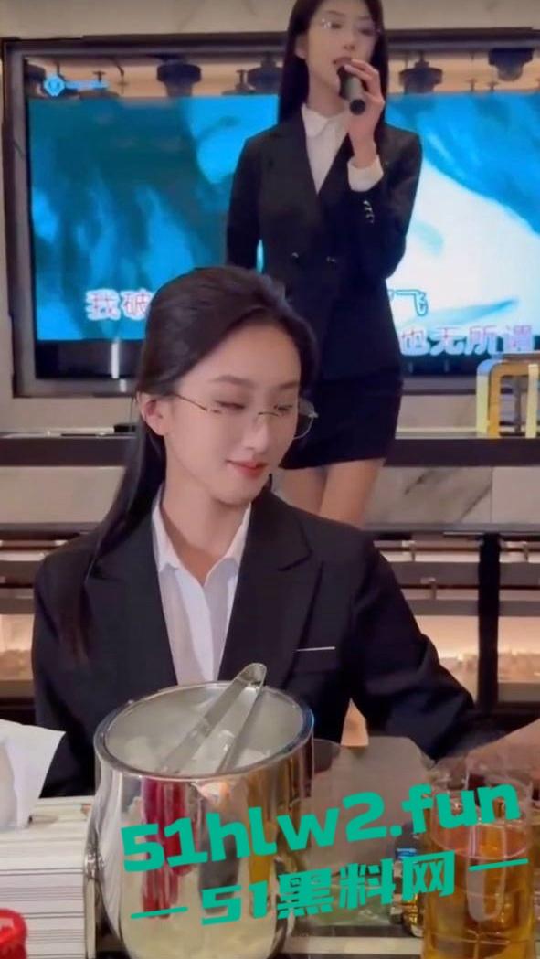 职业装KTV行政小妹你看了吗，带你领略当下最流行的顶级颜值陪酒小妹跪式服务包你满意！  第5张