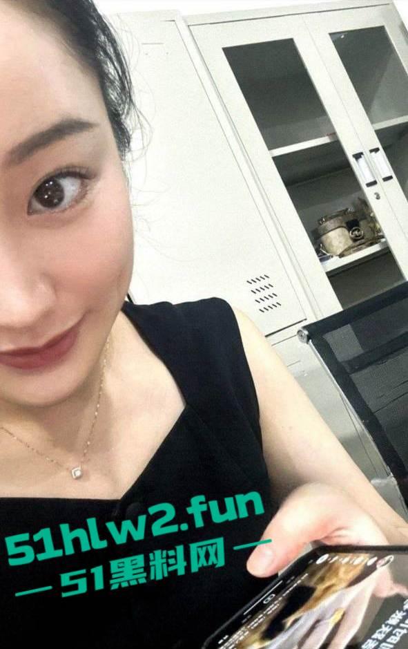 星河地产常州分公司总经理【吴健】与销售主管【刘语娇】及销售们玩群P,兴奋过度引发心梗去世。 第9张 星河地产常州分公司总经理【吴健】与销售主管【刘语娇】及销售们玩群P,兴奋过度引发心梗去世。 第9张