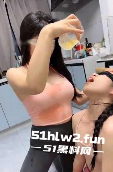 女虐女SM片段精选,下贱女的生活,三女M被女主人虐成狗,舔脚喝尿扇耳光吞口水,女人何必为难女人? 第7张 女虐女SM片段精选,下贱女的生活,三女M被女主人虐成狗,舔脚喝尿扇耳光吞口水,女人何必为难女人? 第7张