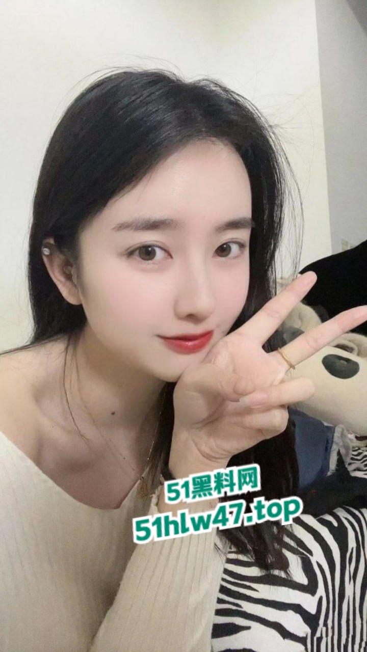 武汉大学计算机院,美女辅导员【徐曦】竟然偷偷直播玩擦边还私下裸聊约炮被学生发现后曝光。 第1张 武汉大学计算机院,美女辅导员【徐曦】竟然偷偷直播玩擦边还私下裸聊约炮被学生发现后曝光。 第1张