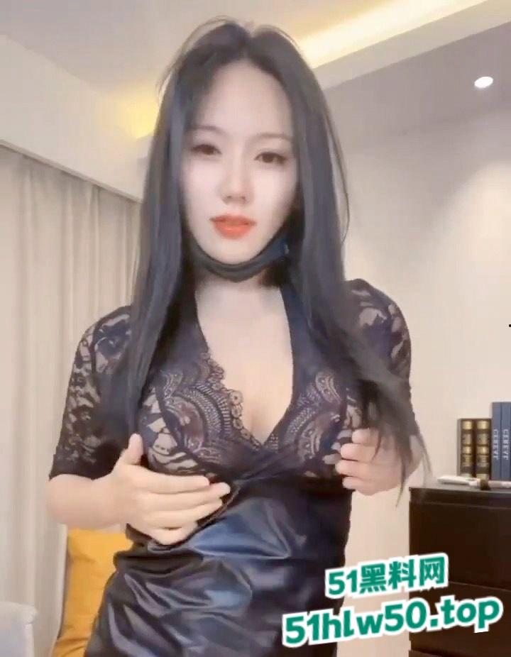 抖音25万粉丝网红【兔兔宝宝】榜一大哥定制付费视频，作品里的清纯形成强烈反差！  第9张