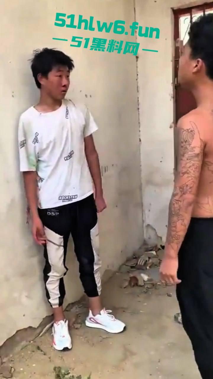 河南南阳暴力事件,精神小伙虐待殴打学生拍下视频炫耀,人神共愤必须重判啊。 第3张 河南南阳暴力事件,精神小伙虐待殴打学生拍下视频炫耀,人神共愤必须重判啊。 第3张