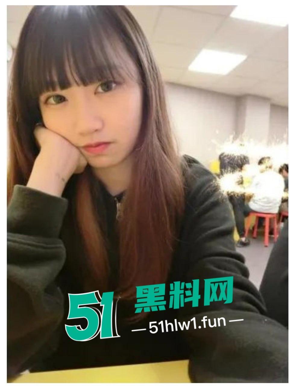 辽宁大学母狗【陈莹】大奶肥臀骚母狗,平时打扮起来还挺耐看的,但骚劲全校第一 出名的校园公交车做爱视频流出。 第6张 辽宁大学母狗【陈莹】大奶肥臀骚母狗,平时打扮起来还挺耐看的,但骚劲全校第一 出名的校园公交车做爱视频流出。 第6张