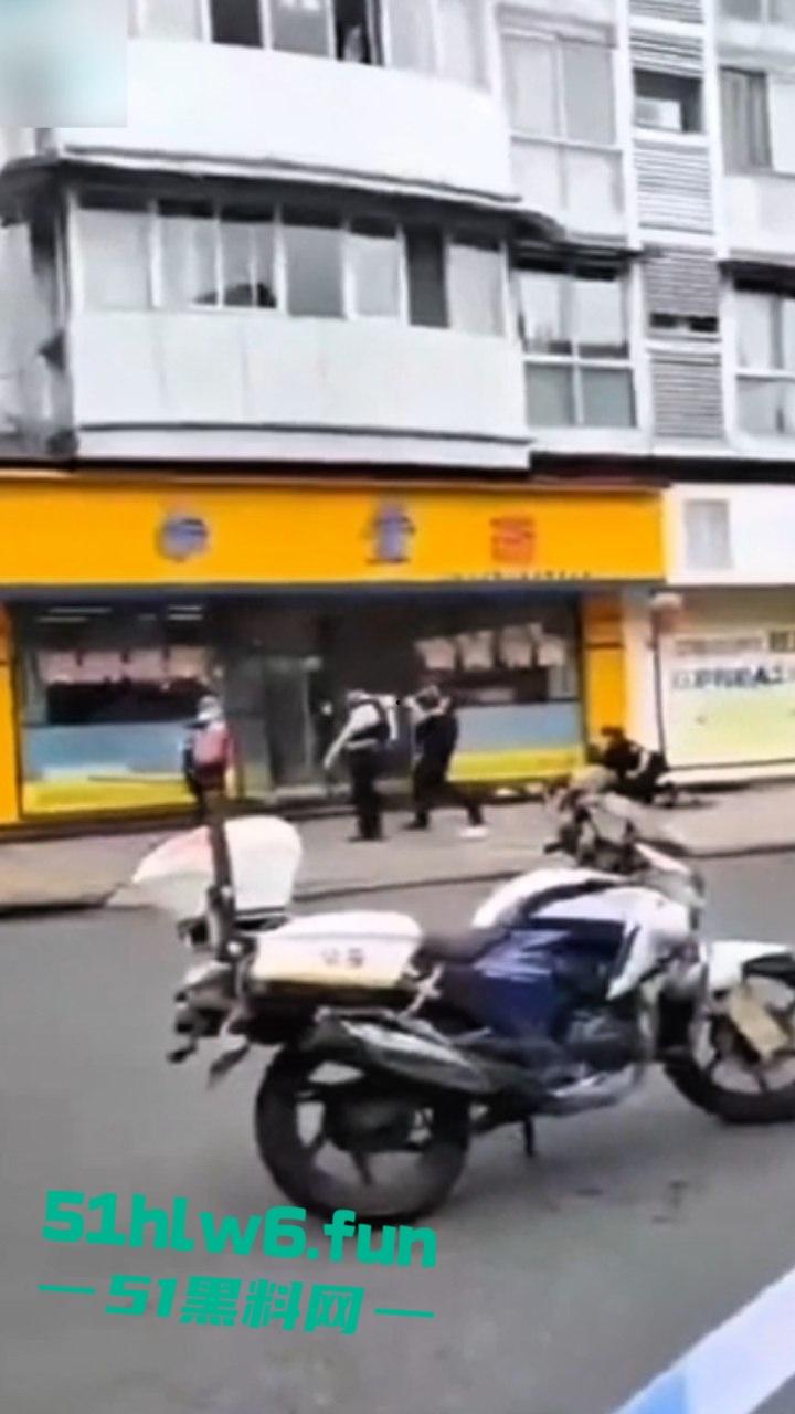 四川德阳什邡小广场,恶意杀人恶性事件两人是夫妻,据说因妻子出轨男子持刀直接杀妻。 第6张 四川德阳什邡小广场,恶意杀人恶性事件两人是夫妻,据说因妻子出轨男子持刀直接杀妻。 第6张