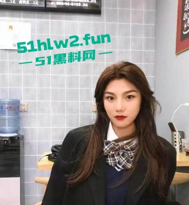 广东潮州研究生学姐【苗蒽熙】团建旅游变淫乱现场,看到大屌就爱不释手,深喉舔得口水横流,被后入操得表情销魂! 第1张 广东潮州研究生学姐【苗蒽熙】团建旅游变淫乱现场,看到大屌就爱不释手,深喉舔得口水横流,被后入操得表情销魂! 第1张