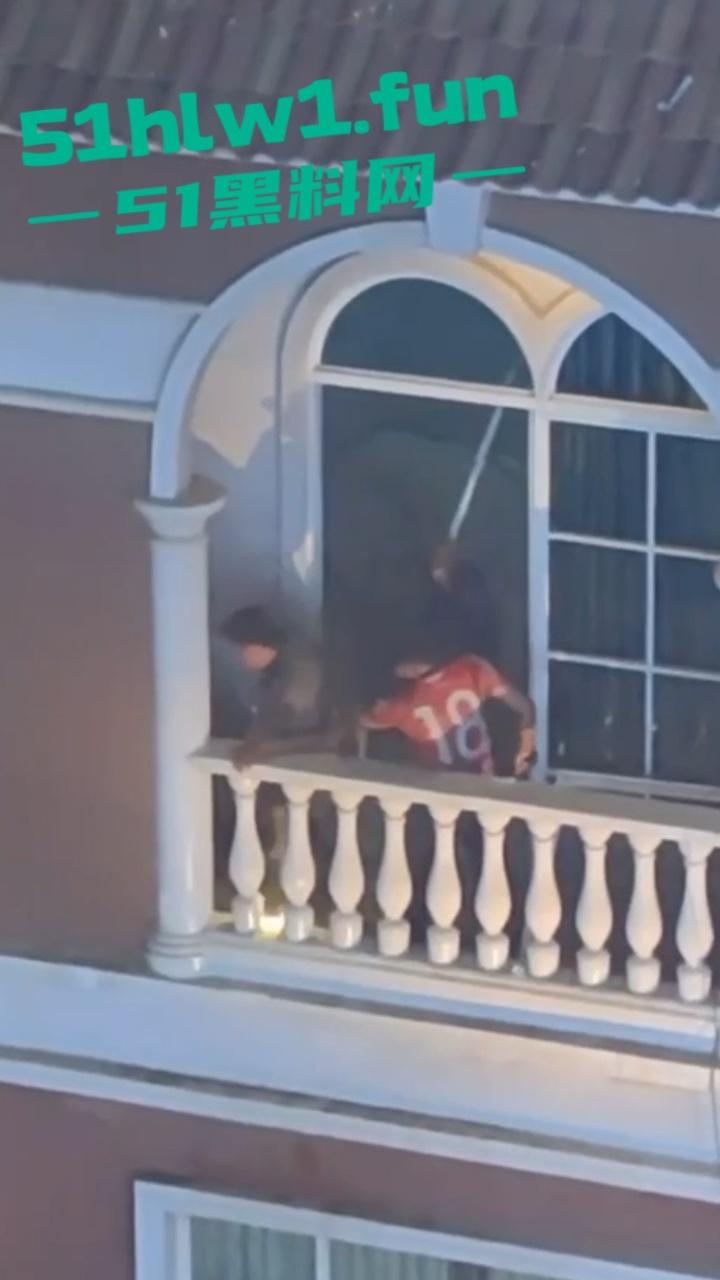 柬埔寨金边钻石岛警察抓捕嫌犯暴力又血腥 现场实拍炸裂视频流出! 第3张 柬埔寨金边钻石岛警察抓捕嫌犯暴力又血腥 现场实拍炸裂视频流出! 第3张