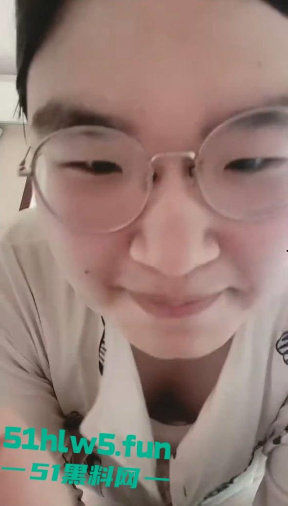 渣男【刘明生】生前骗财骗色暴毙去世，结果被操男娘激动抱遗照热舞！  第4张