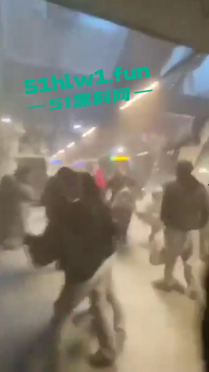 法国特拉斯堡 有轨电车相撞事件 现场烟雾弥漫 受伤人数高达50多人 事故原因已进行调查 目前排除人为因素 第2张 法国特拉斯堡 有轨电车相撞事件 现场烟雾弥漫 受伤人数高达50多人 事故原因已进行调查 目前排除人为因素 第2张