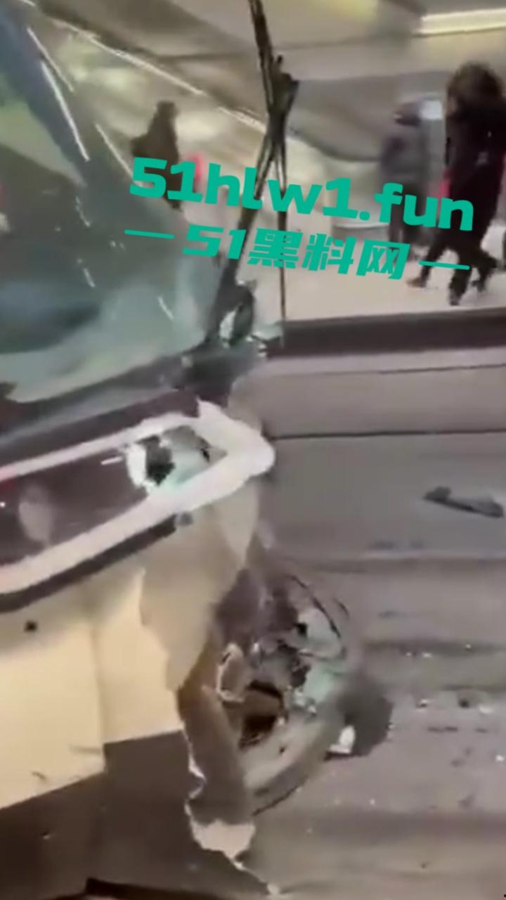 法国特拉斯堡 有轨电车相撞事件 现场烟雾弥漫 受伤人数高达50多人 事故原因已进行调查 目前排除人为因素 第3张 法国特拉斯堡 有轨电车相撞事件 现场烟雾弥漫 受伤人数高达50多人 事故原因已进行调查 目前排除人为因素 第3张