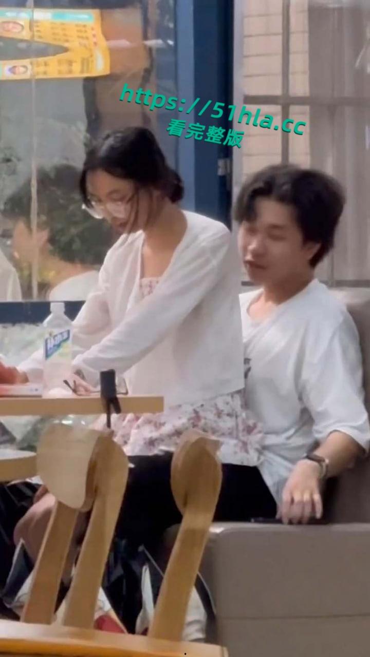 武汉中南民族大学,奶茶店大学生做爱被偷拍,瞄了好久才对准位置,小情侣玩的好刺激啊! 第2张 武汉中南民族大学,奶茶店大学生做爱被偷拍,瞄了好久才对准位置,小情侣玩的好刺激啊! 第2张