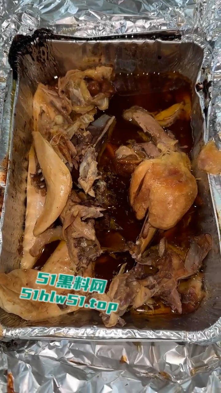 潮汕一农家乐窑鸡，鸡肉内部上爬满蛆虫密密麻麻超级恶心，场面令人作呕吃出人生阴影！  第8张