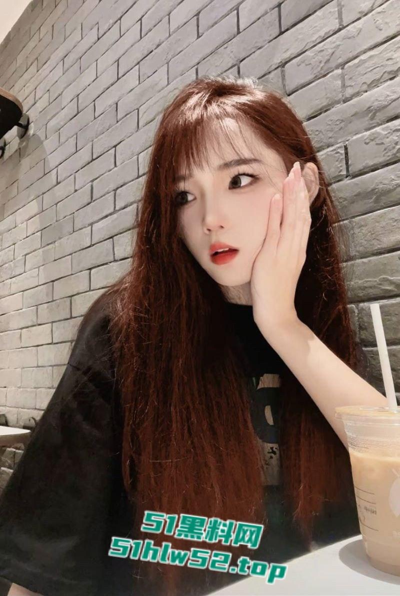 陌陌勾搭极品女神，酒店约炮吃鸡视频曝光，口交深喉技术娴熟媚眼含情勾魂十足！  第2张