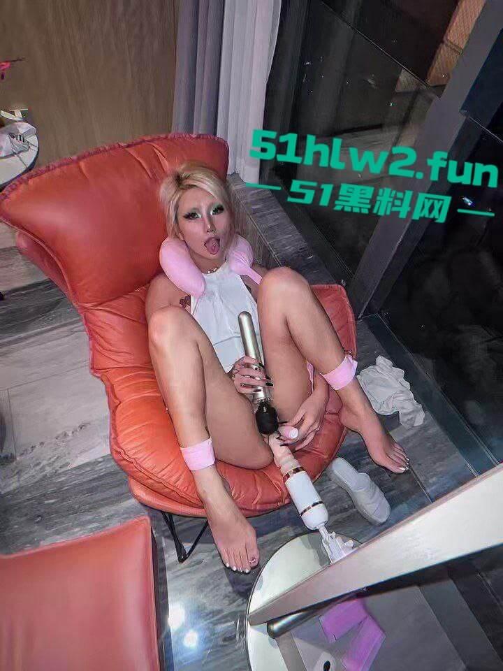 成都刺青母狗【HighSchoolGirls】身材超性感辣妹。巨乳肥臀身材火辣自慰做爱私拍流出。  第4张