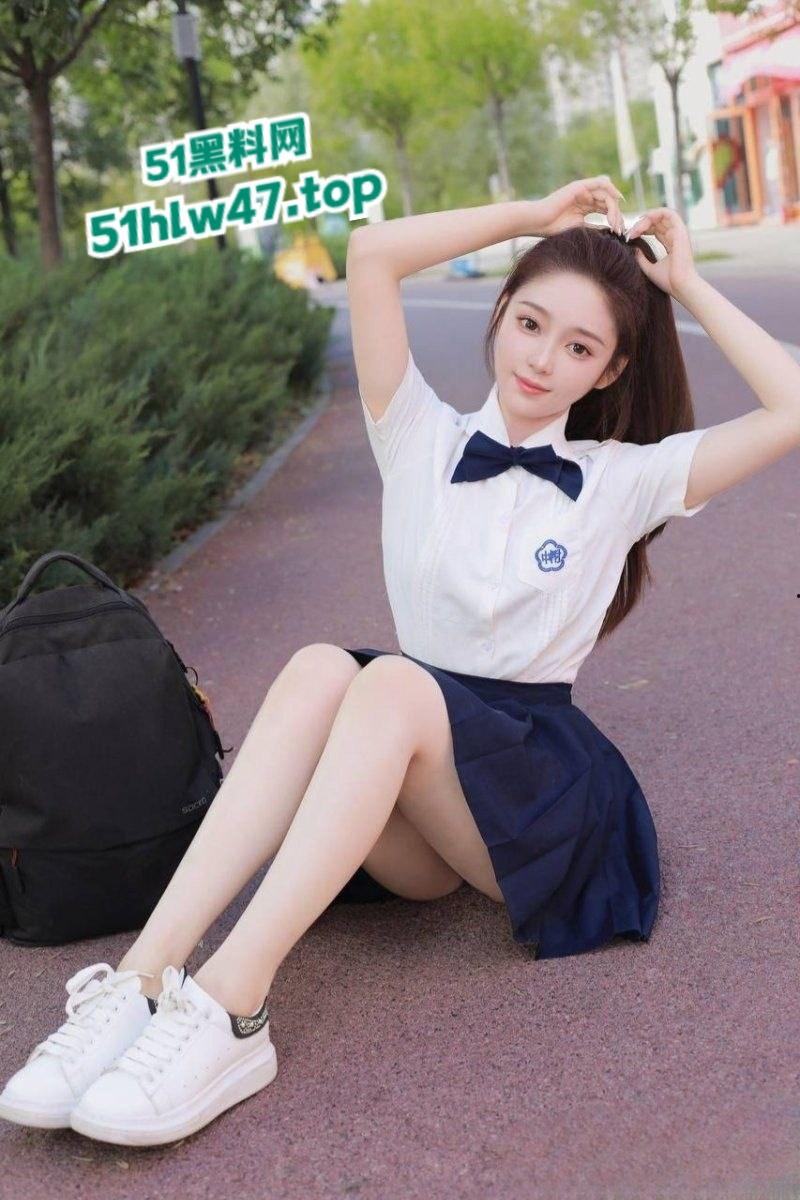 四川大学锦江学院，舞蹈系的校花【罗钰爽】完美身材人间尤物，一字马展示完美酮体。  第11张