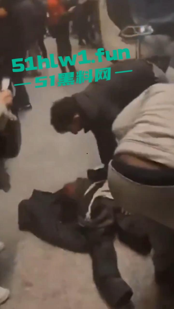 法国特拉斯堡 有轨电车相撞事件 现场烟雾弥漫 受伤人数高达50多人 事故原因已进行调查 目前排除人为因素 第9张 法国特拉斯堡 有轨电车相撞事件 现场烟雾弥漫 受伤人数高达50多人 事故原因已进行调查 目前排除人为因素 第9张