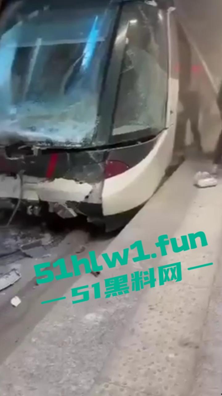 法国特拉斯堡 有轨电车相撞事件 现场烟雾弥漫 受伤人数高达50多人 事故原因已进行调查 目前排除人为因素 第11张 法国特拉斯堡 有轨电车相撞事件 现场烟雾弥漫 受伤人数高达50多人 事故原因已进行调查 目前排除人为因素 第11张
