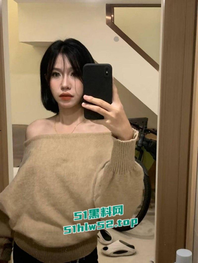 安徽六安皖西学院【邹芳婷】分手后无缝链接疯狂约炮，惨遭前男友报复曝光大量不雅私拍！  第1张