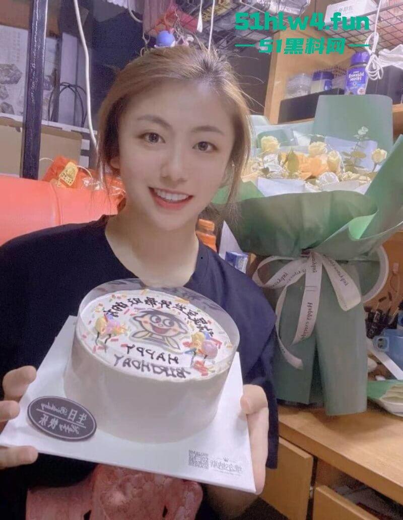 天津市滨海新区28岁美艳公务员，性爱视频曝光露脸深情舔屌，官场闺秀现实淫荡至极。  第5张