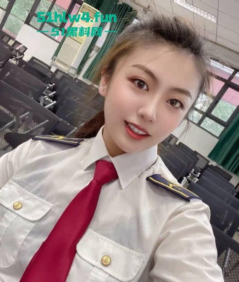 天津市滨海新区28岁美艳公务员，性爱视频曝光露脸深情舔屌，官场闺秀现实淫荡至极。  第6张