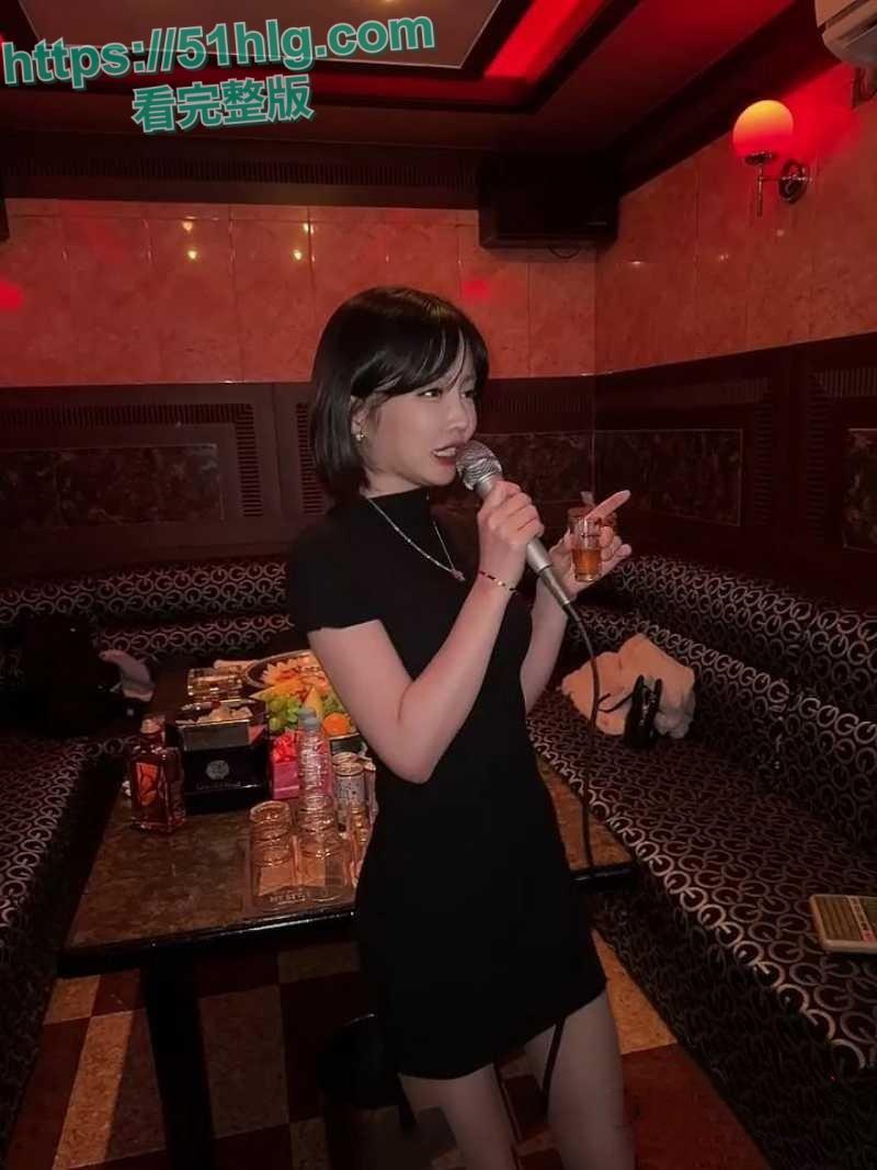 韩国财阀名媛【韩善月】KTV狂欢派对！火辣少妇被后入内射，极致淫乱的现场让人咋舌  第2张