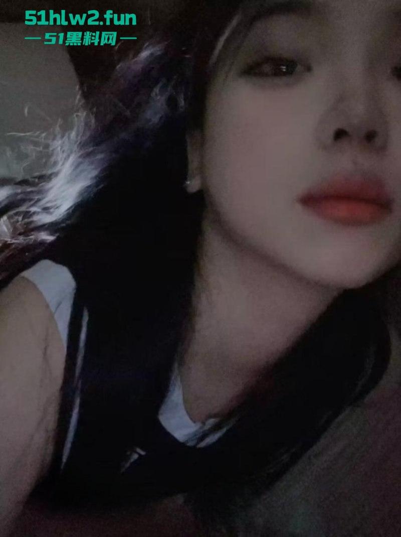 四川颜值嫩妹【李志君】04后长腿精神小妹 为了烟钱下海,向金主展现裸体稚嫩的身材太诱人了。 第3张 四川颜值嫩妹【李志君】04后长腿精神小妹 为了烟钱下海,向金主展现裸体稚嫩的身材太诱人了。 第3张