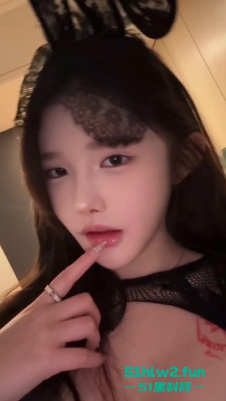 快手网红【美羊】被曝大尺度做爱视频，极品高颜值美女穿女仆装胯上骑乘伺候大佬！  第2张