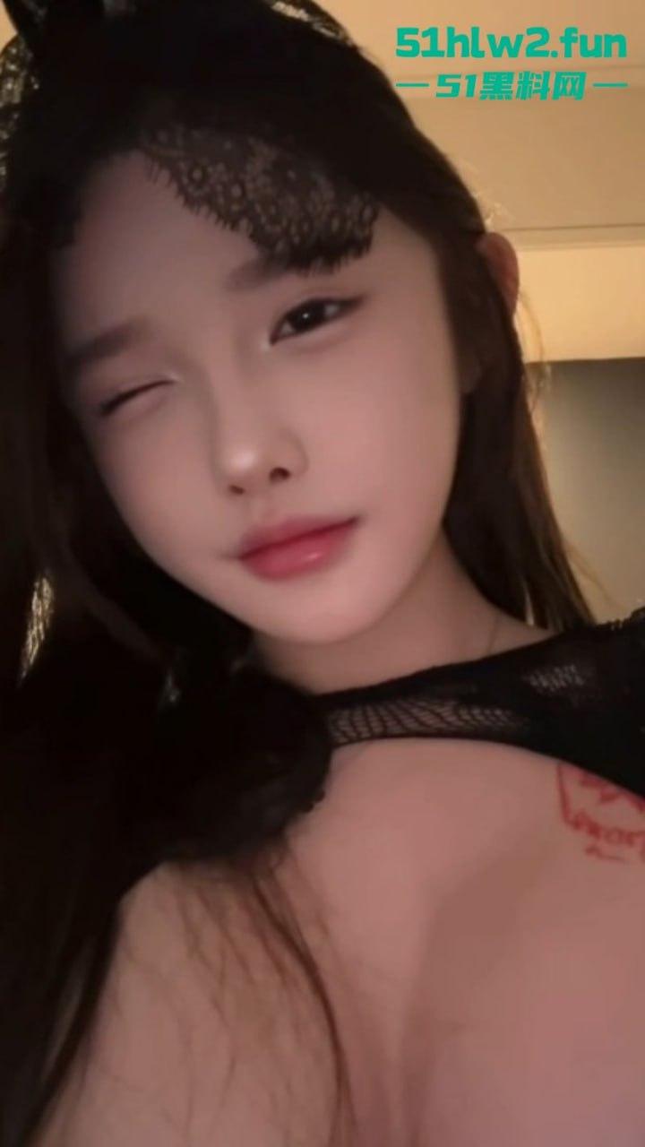 快手网红【美羊】被曝大尺度做爱视频，极品高颜值美女穿女仆装胯上骑乘伺候大佬！  第5张