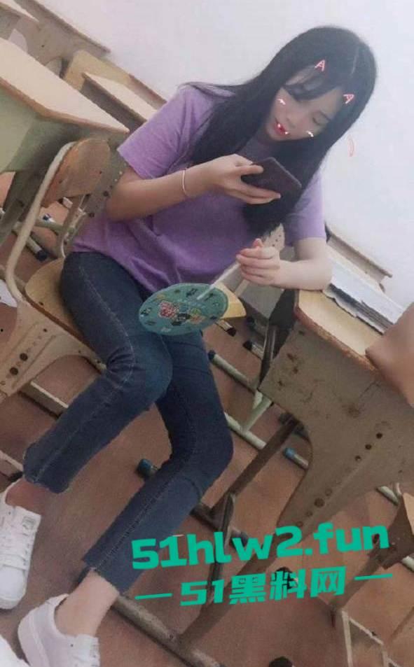 河北商丘宁陵县高级中学反差学妹【孙宁宁】超黑肥大鲍鱼，阴毛旺盛性欲极强遭到曝光。  第4张