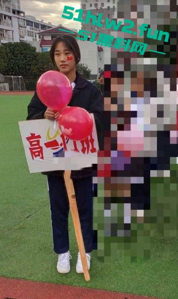 河北商丘宁陵县高级中学反差学妹【孙宁宁】超黑肥大鲍鱼，阴毛旺盛性欲极强遭到曝光。  第6张