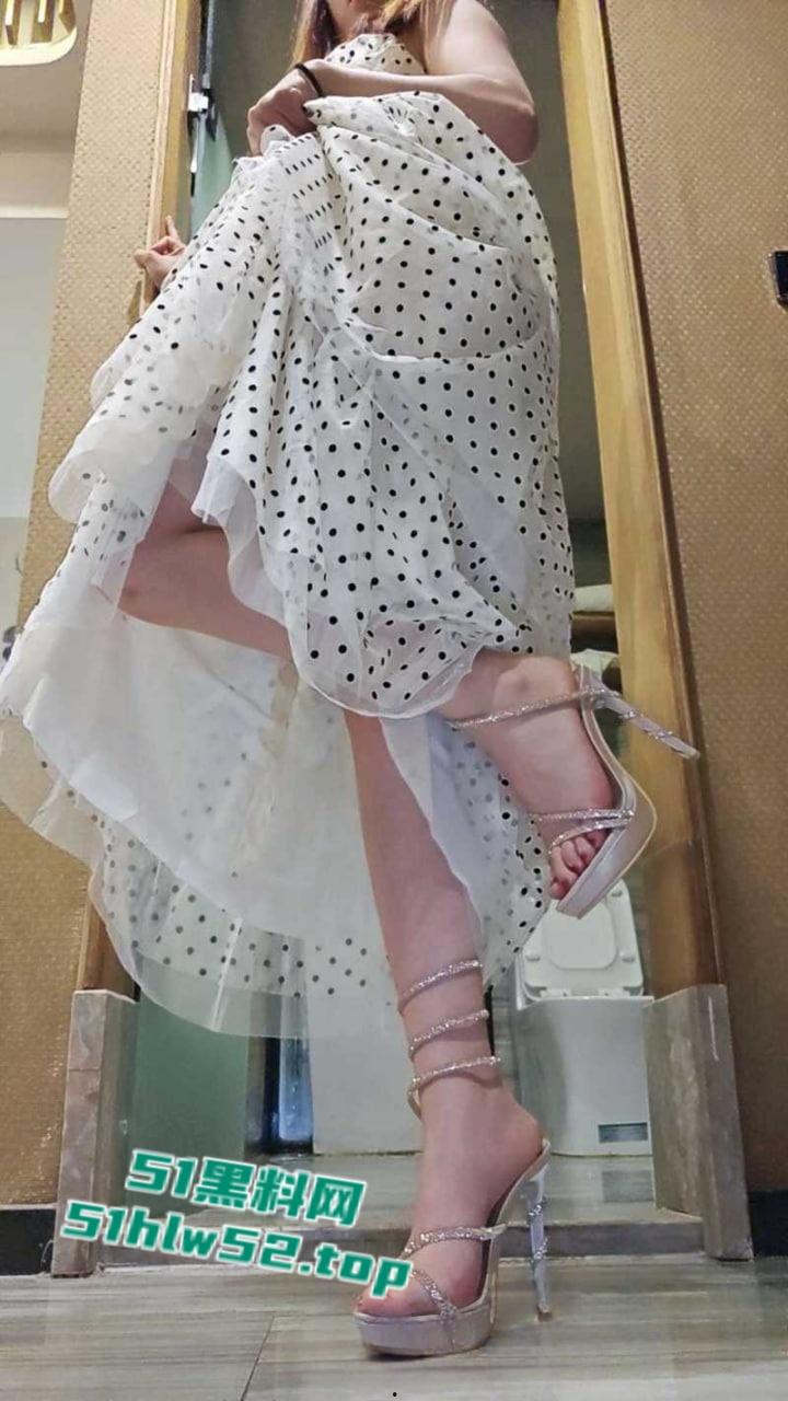 原创狂情哥哥带妹妹出门游玩抵达酒店,妹妹逼痒难耐主动给哥哥足交口交,后入爆操精液射满肥臀! 第3张 原创狂情哥哥带妹妹出门游玩抵达酒店,妹妹逼痒难耐主动给哥哥足交口交,后入爆操精液射满肥臀! 第3张