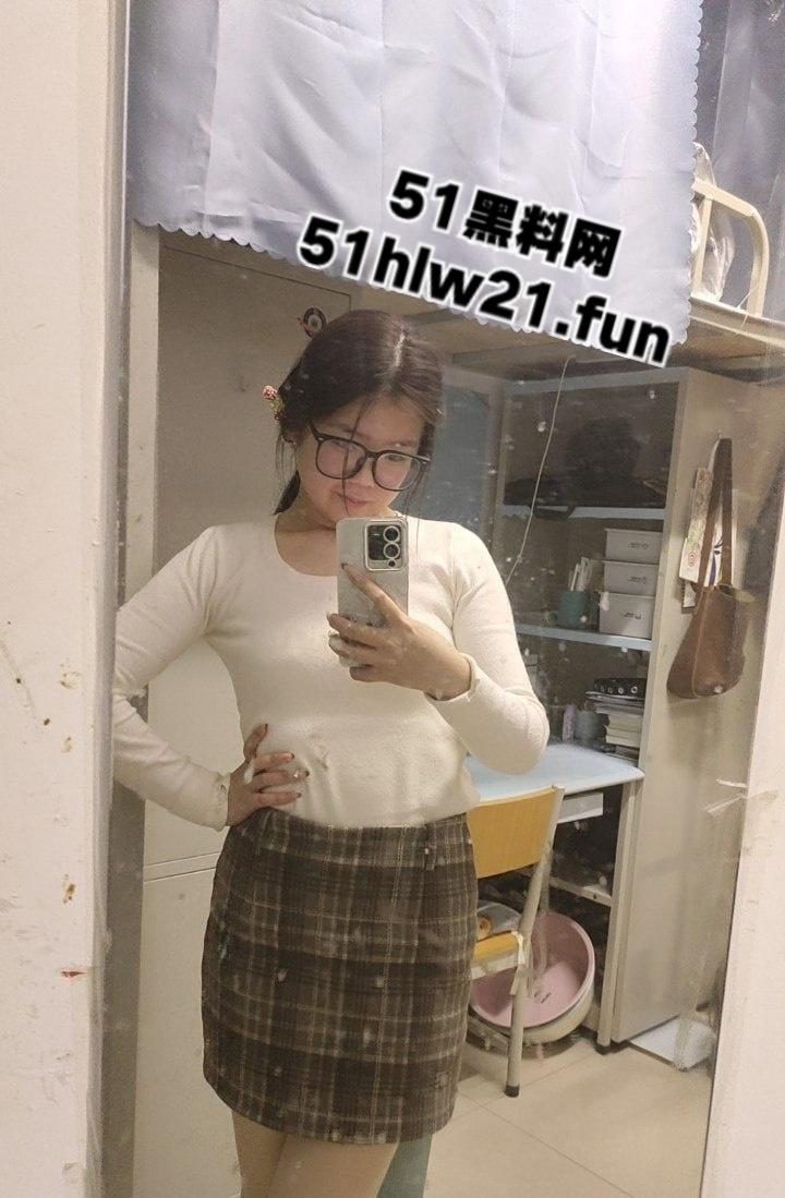 洛阳师范学院【王钦辉】在男友面前清纯如雪，在外面却骚如母狗经常约炮。  第3张