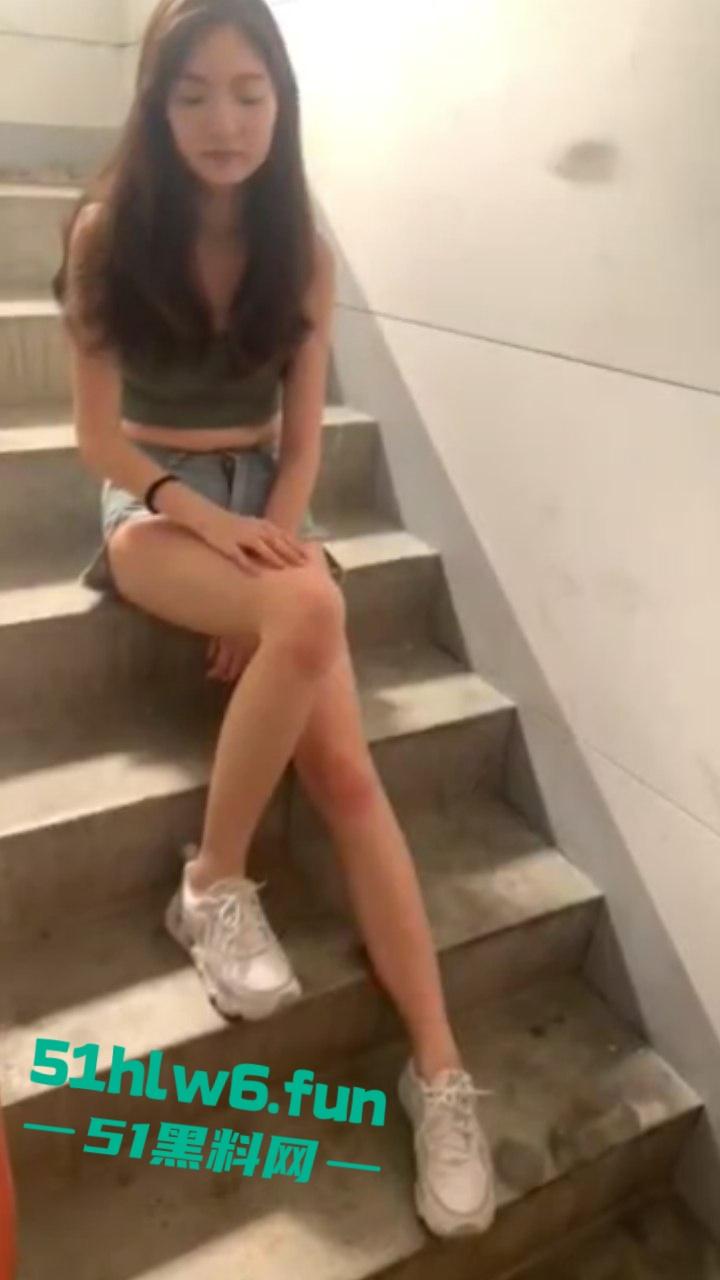 摄影师私拍长腿嫩妹,顶级身材颜值女神逆天大长腿配饱满蜜桃臀,摄影师一边拍照一边打飞机。 第3张 摄影师私拍长腿嫩妹,顶级身材颜值女神逆天大长腿配饱满蜜桃臀,摄影师一边拍照一边打飞机。 第3张