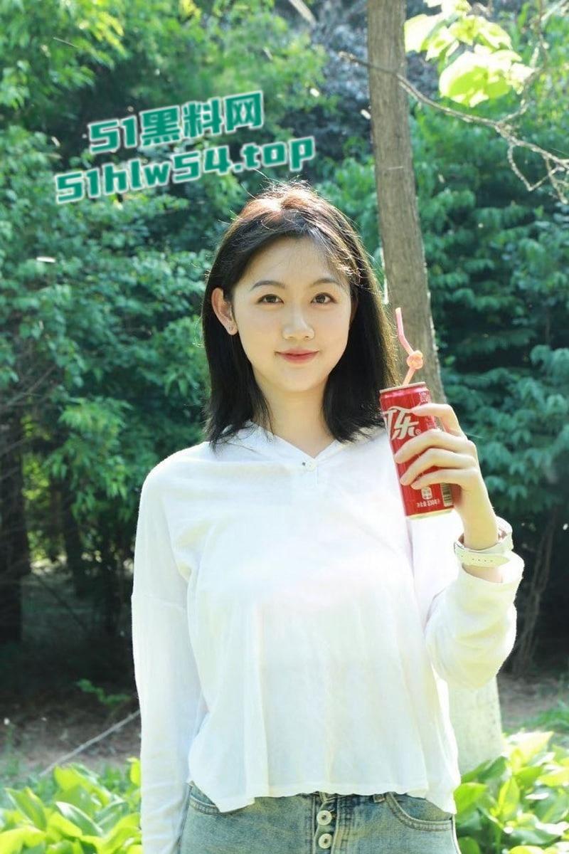 深度体验探探约炮到高中同班同学,当年的清纯班花女神沦为骚母狗,车震吃鸡反差刺激感十足! 第2张 深度体验探探约炮到高中同班同学,当年的清纯班花女神沦为骚母狗,车震吃鸡反差刺激感十足! 第2张