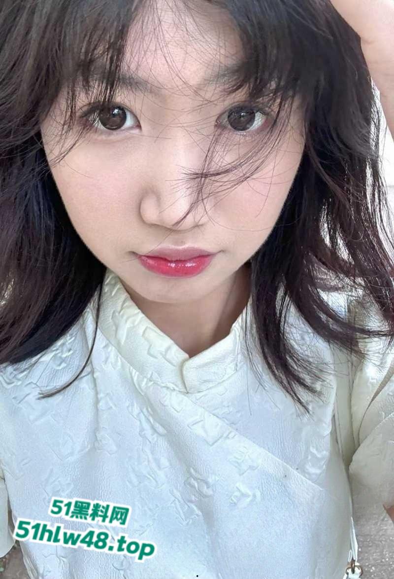 广东艺术学院【李玉婷】清纯嫩妹女神,男友视频玩嗨彻底放飞自我,全裸上阵骚话不停。 第2张 广东艺术学院【李玉婷】清纯嫩妹女神,男友视频玩嗨彻底放飞自我,全裸上阵骚话不停。 第2张