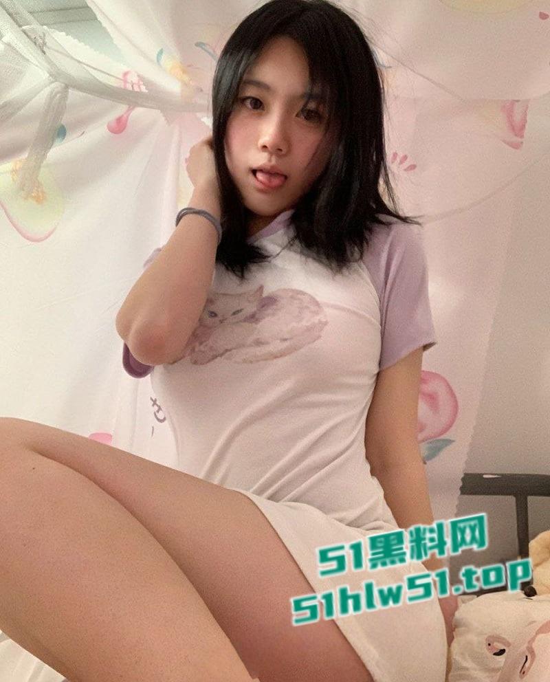 刚踏入社会的极品反差健身学生妹，骚母狗身材超赞，口交自慰勾引金主，粉嫩小穴诱人至极！  第3张