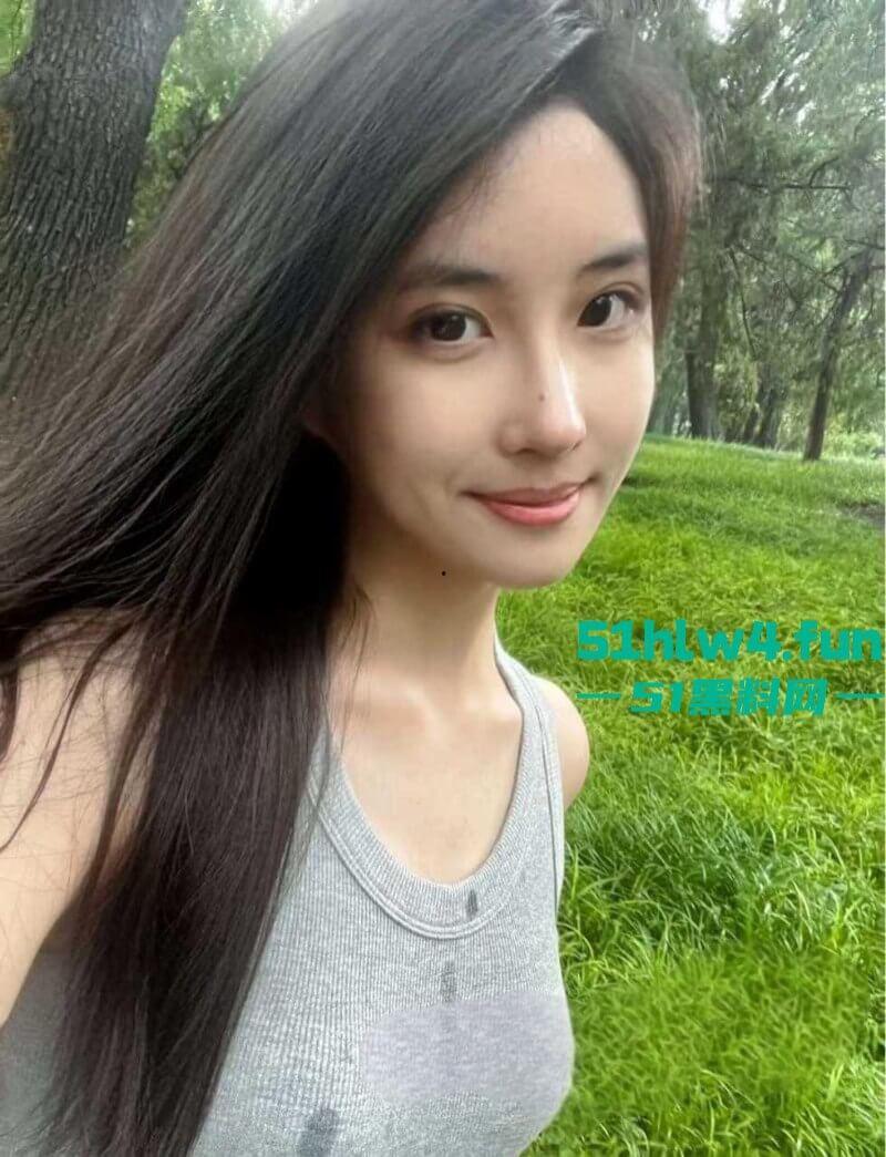 天津港大瓜，现实版美女与肥胖油腻中年男，包养高颜值苗条大学生落地窗前激情大战三十秒，演技是真棒！  第4张