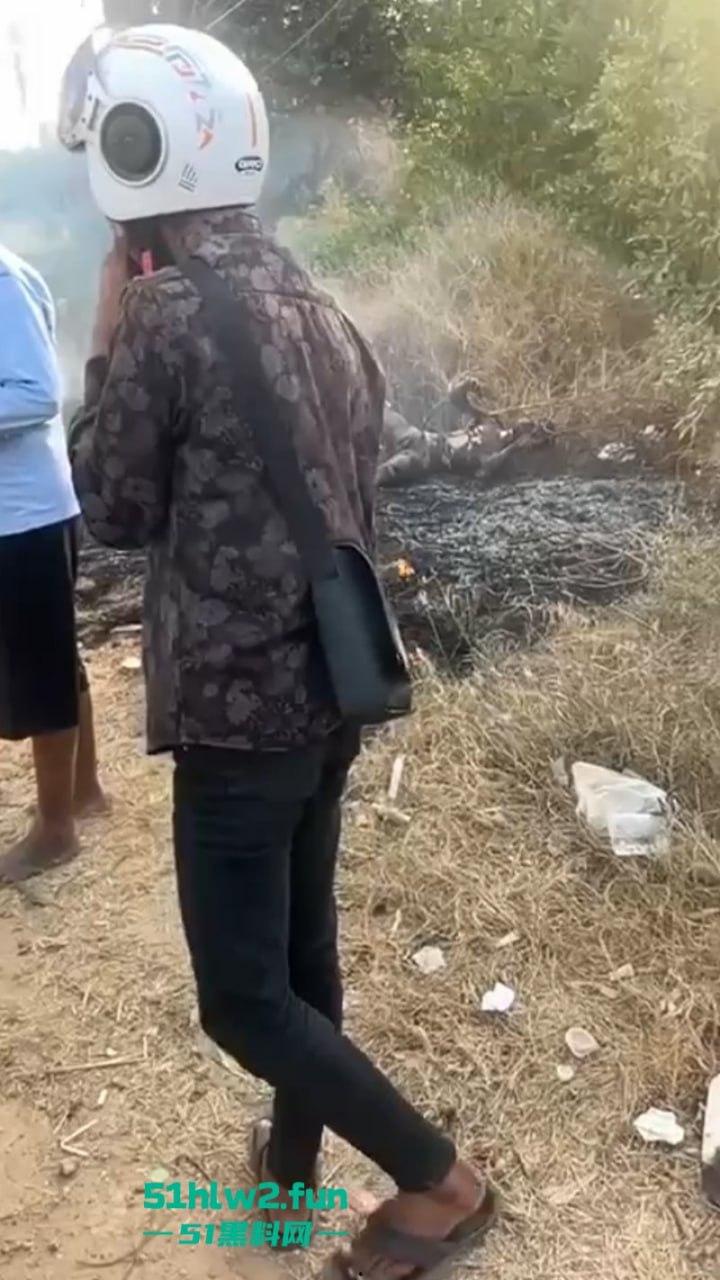柬埔寨金边【坎达尔】惊现一燃烧尸体，尸体呈扭曲僵硬状态，疑似园区猪仔被毁尸灭迹？  第1张