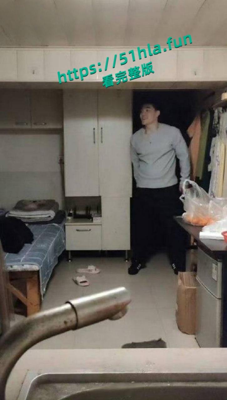 TS伪娘阿红劲爆大瓜,油腻大叔浓妆艳抹,专约帅气直男小伙,毒龙口爆后入肛穴,榨精堪比职业骚鸡! 第5张 TS伪娘阿红劲爆大瓜,油腻大叔浓妆艳抹,专约帅气直男小伙,毒龙口爆后入肛穴,榨精堪比职业骚鸡! 第5张