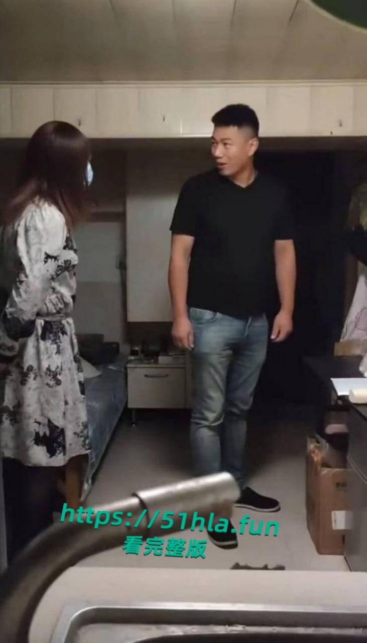 TS伪娘阿红劲爆大瓜,油腻大叔浓妆艳抹,专约帅气直男小伙,毒龙口爆后入肛穴,榨精堪比职业骚鸡! 第7张 TS伪娘阿红劲爆大瓜,油腻大叔浓妆艳抹,专约帅气直男小伙,毒龙口爆后入肛穴,榨精堪比职业骚鸡! 第7张